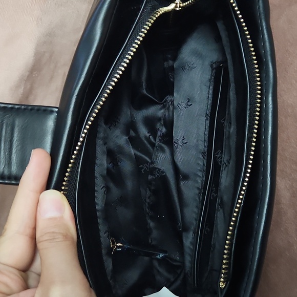 PIXI Crossbody Bag LIKE NEW - Picture 8 of 10